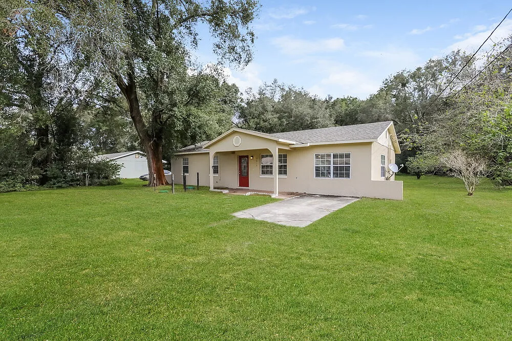 3 bed, 2.0 bath, 1352 sqft, $3,140 — Photo 2