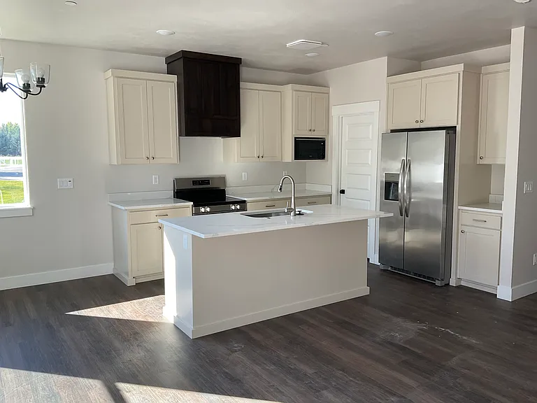 824 E Sunnyside Rd #6 — Photo 4