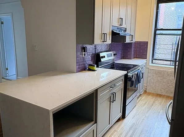 150 E 18th St #6B, Brooklyn, NY 11226