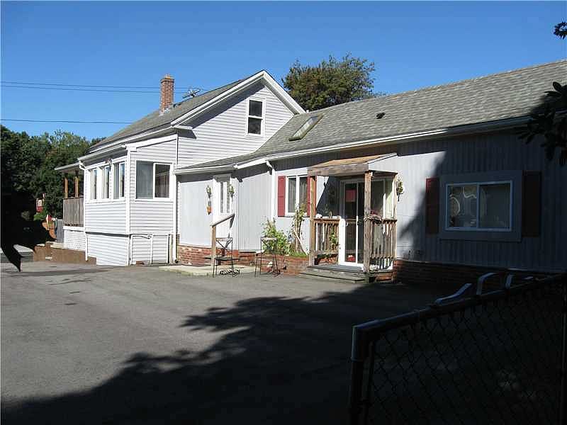 1st image of 27 Earl St