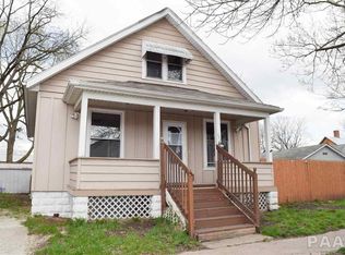 404 S 3rd St, Pekin, IL 61554