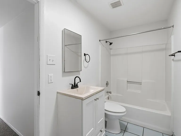 Wilson School Apartments — Photo 40