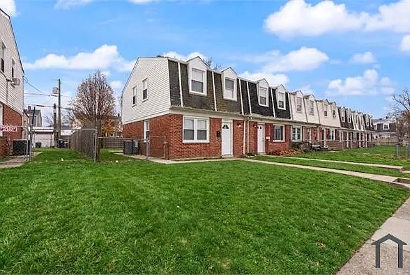 3 bed, 1008 sqft, $1,900 — Photo 3