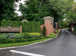 72 Short Way, Roslyn Heights, NY 11577