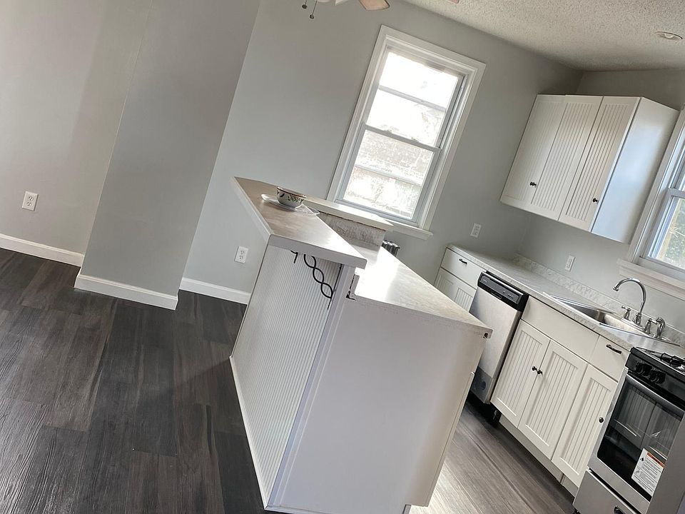 2nd image of 134 Arnold St APT 2