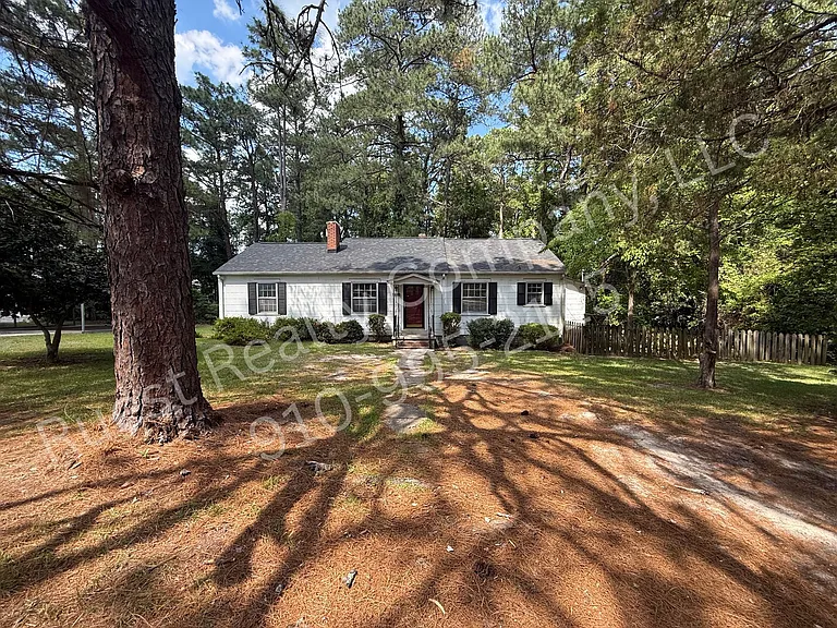 401 Dogwood Ln — Photo 1
