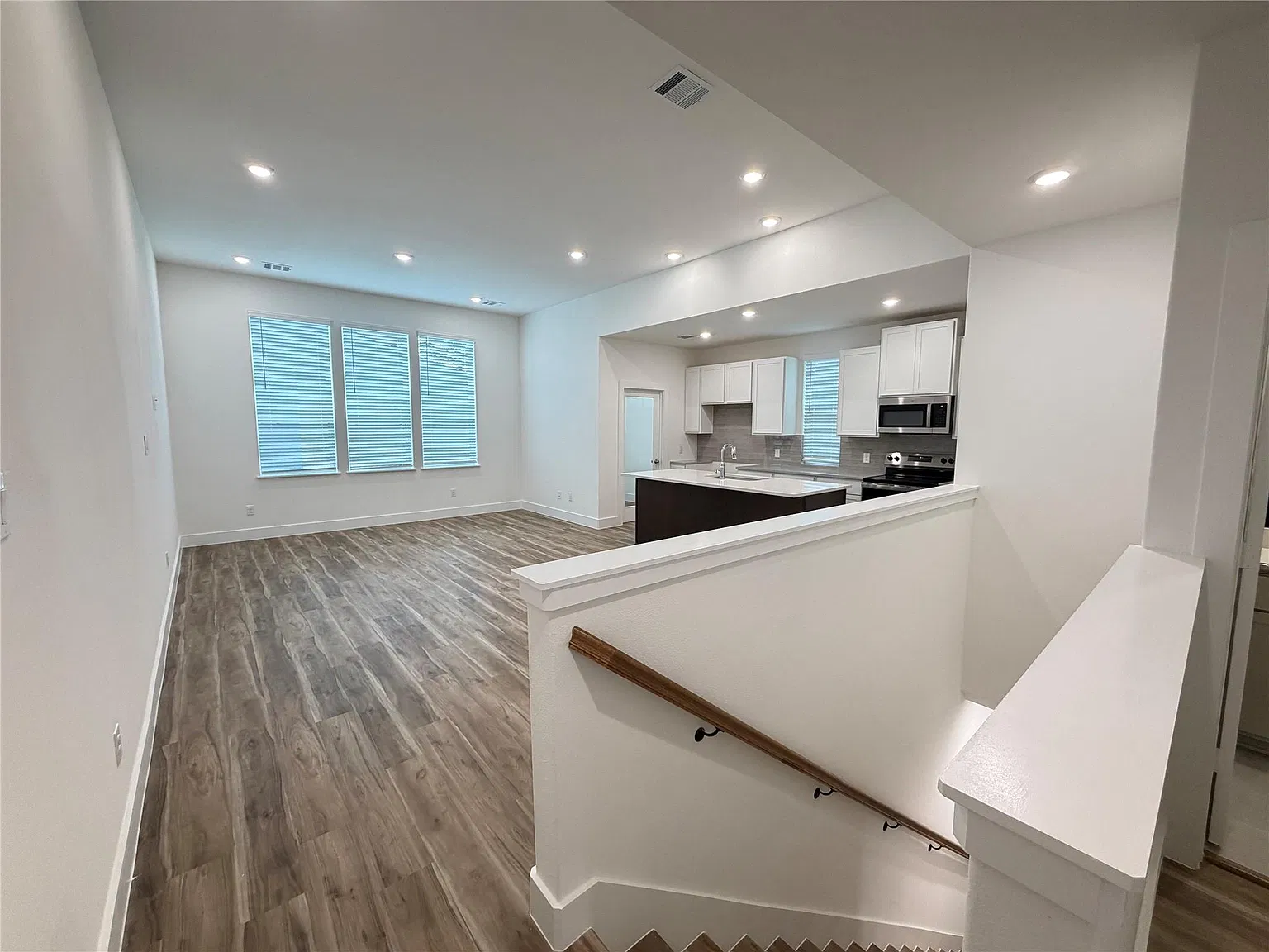 3 bed, 2.5 bath, 1724 sqft, $2,250 — Photo 4