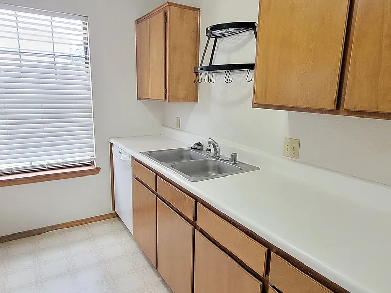 2813 Apache Rd — Photo 3