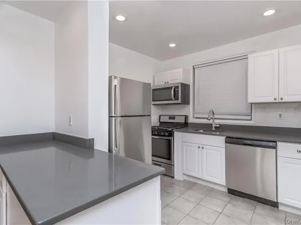 140 Hartsdale Avenue