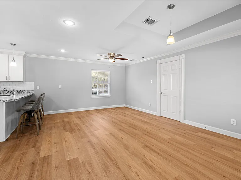 1941 Lynnview Dr — Photo 3