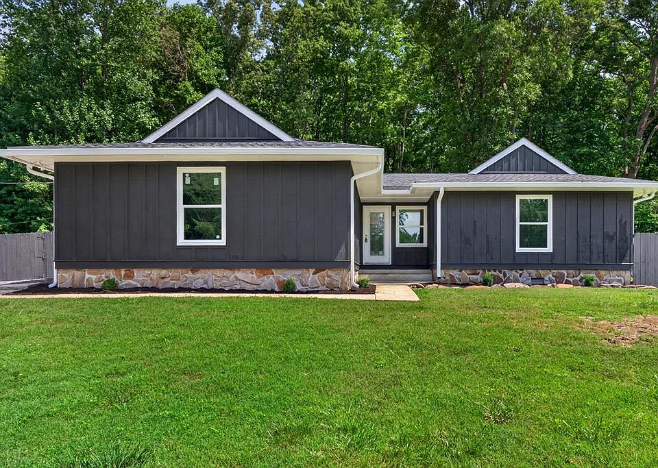 1st image of 2602 Oakwood Ln