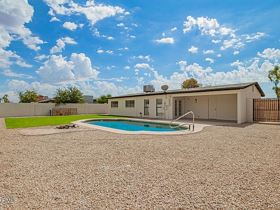 3rd image of 3016 E LARKSPUR Drive