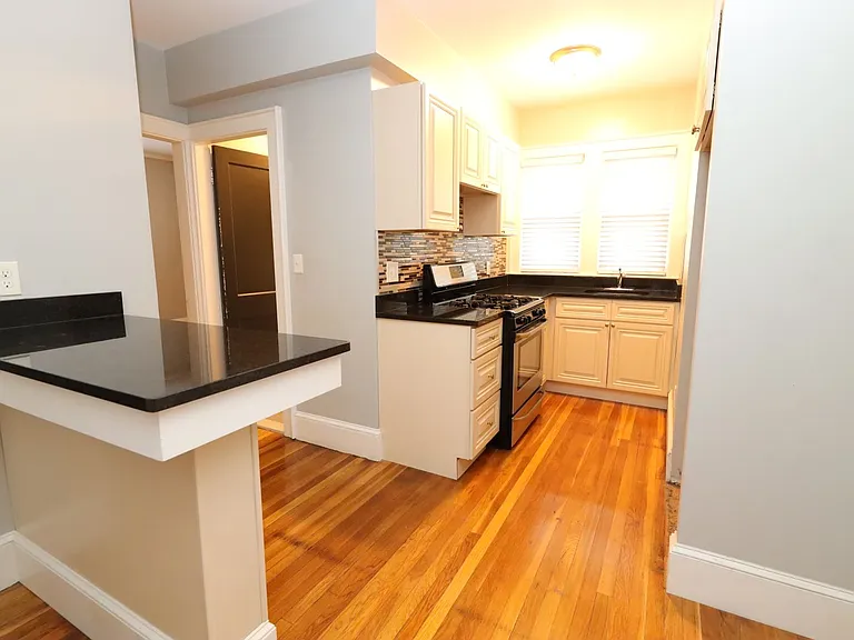 7 Cedar St — Photo 2