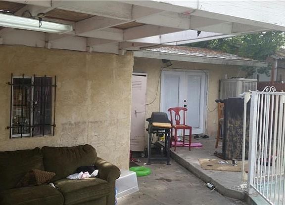 3rd image of 1152 W Congress St