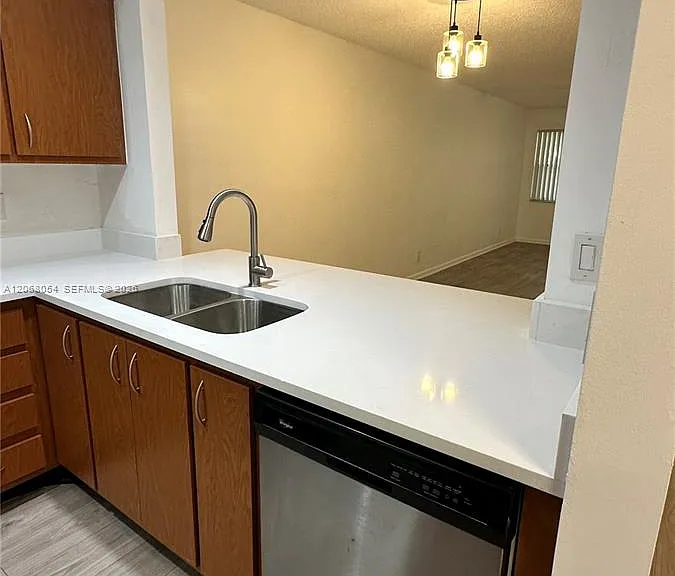 2902 SW 21st Ter #301C — Photo 5