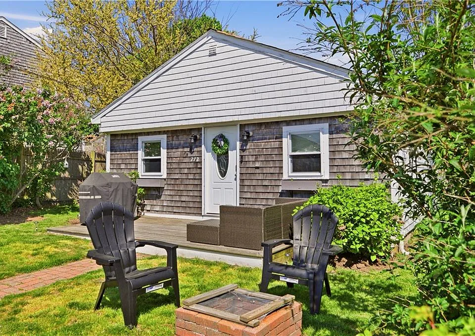 272 Riverside St