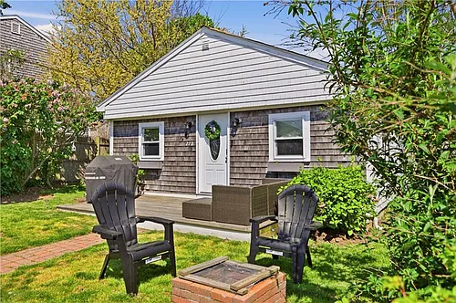 272 Riverside St Photo 1