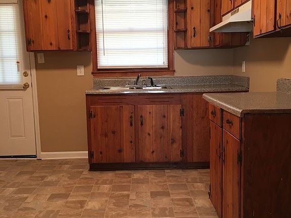 2nd image of 121 N Lake Dr