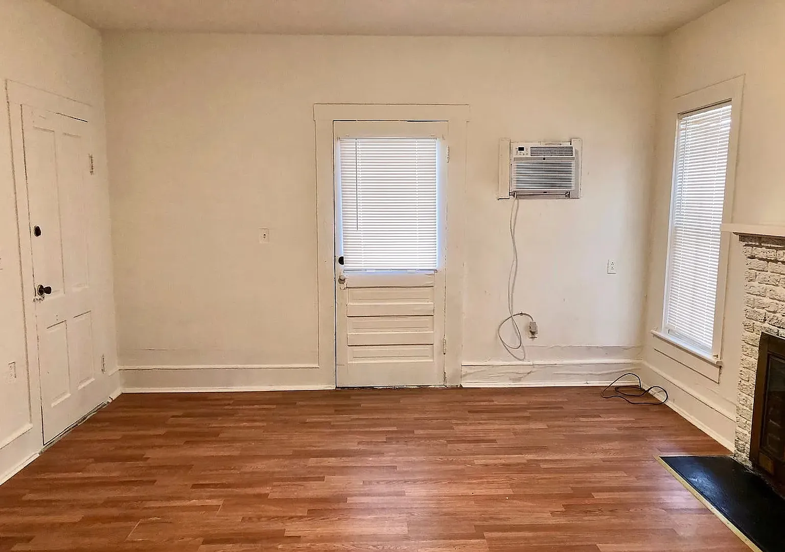 Charming Apartment in Convenient Location — Photo 2