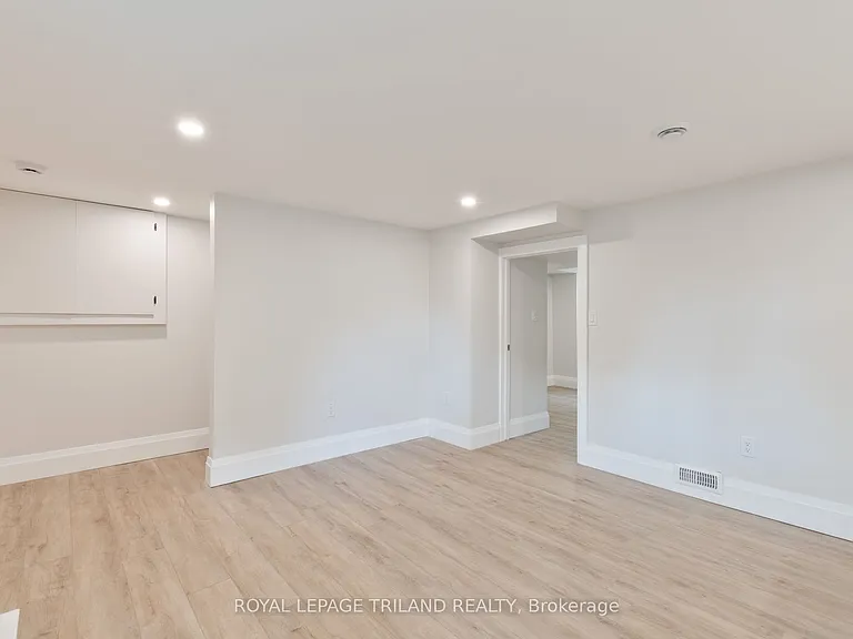 16 Inverary Rd #LOWER — Photo 8