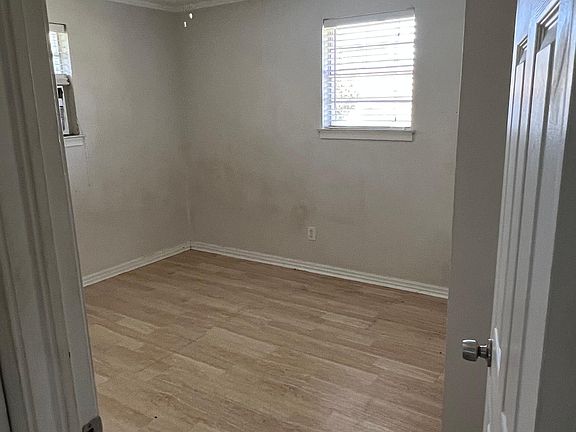 5th image of 3206 Cypress St