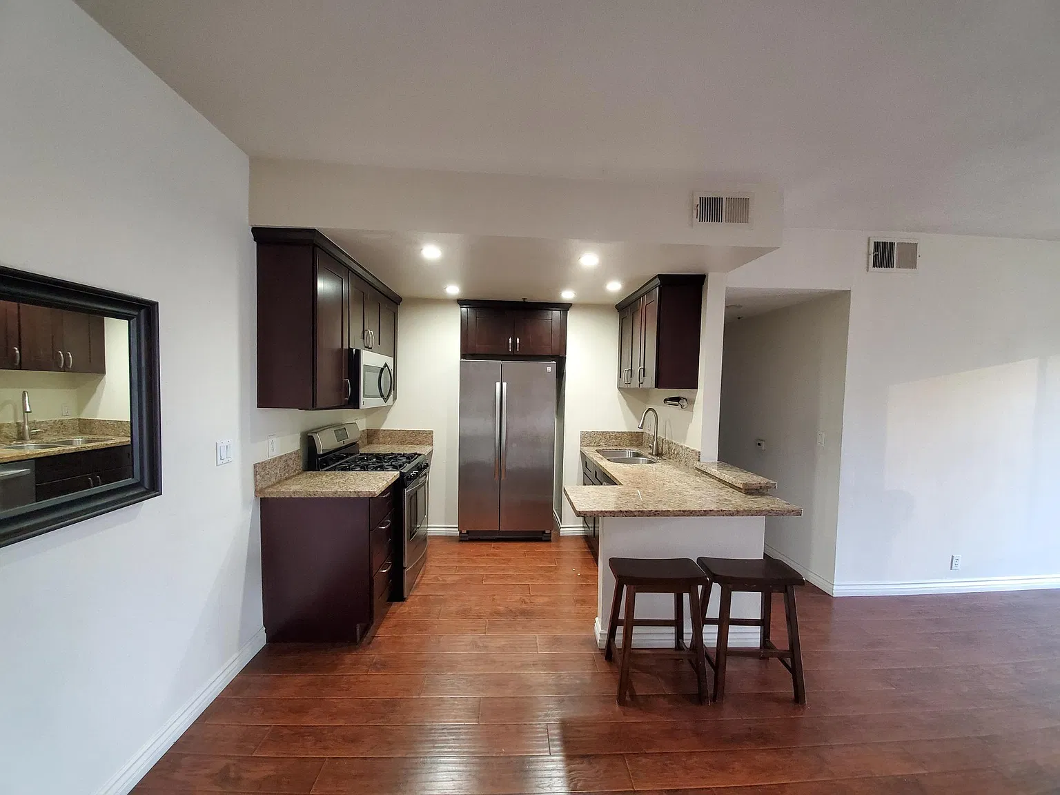 1 bed, 700 sqft, $2,180 — Photo 3