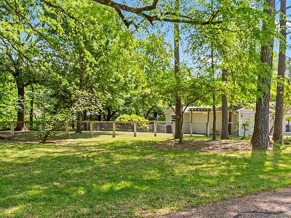 2nd image of 198 Lake Dr