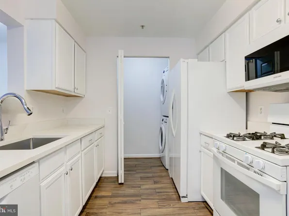 14174 Cuddy Loop APT 204, Woodbridge, VA 22193