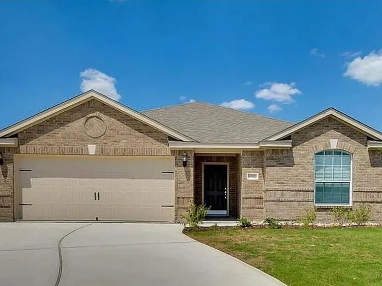 1323 Chapman Dr — Photo 1