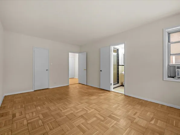 750 Kappock Street image 7 of 17