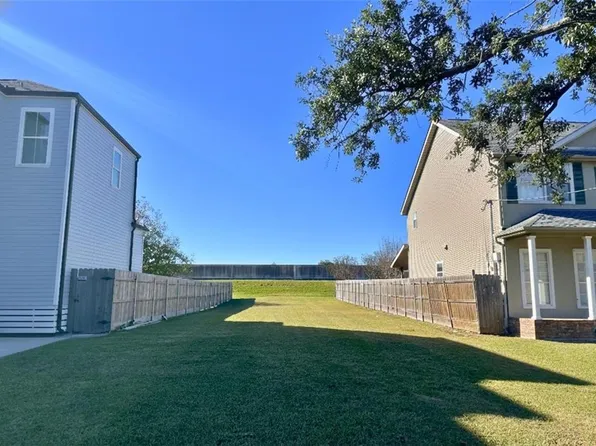 6680 Bellaire Dr, New Orleans, LA 70124