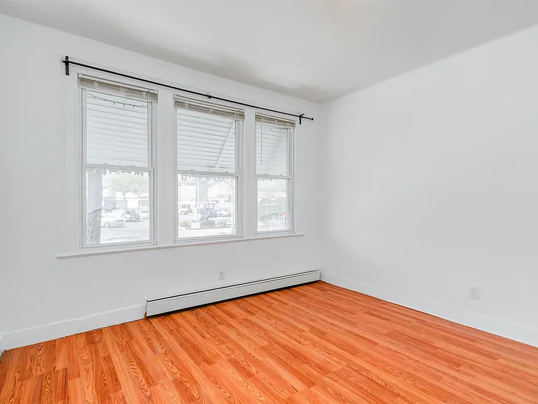404 Danforth Ave — Photo 10