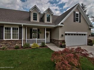 401 Hideaway Dr #L-101, Moscow, PA 18444
