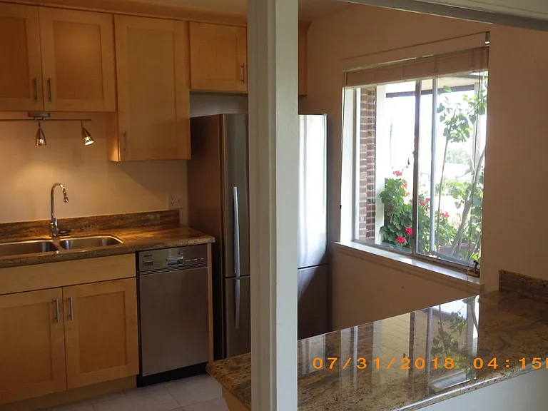 1959 Thorndyke Ave W — Photo 3