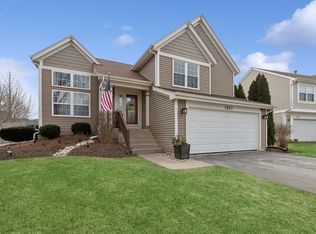 1527 Plum Ct, Grayslake, IL