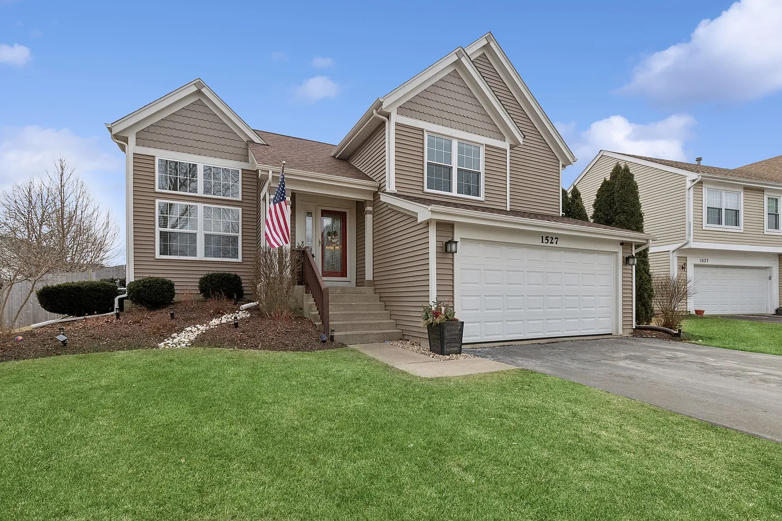 1527 Plum Ct photo 1