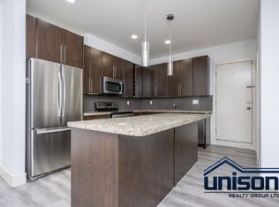 2101 17th St SW #4, Calgary, AB T2T 4M5