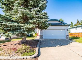 22 NE Doan Ave, Red Deer, AB T4R 2M7