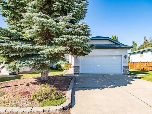 22 NE Doan Ave, Red Deer, AB T4R 2M7