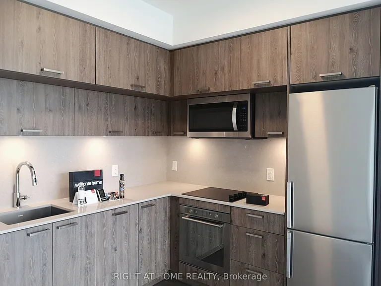 50 McCaul St #1011 — Photo 8