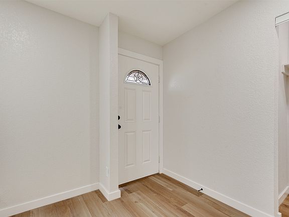 5th image of 1032 Pleasant Valley Ln