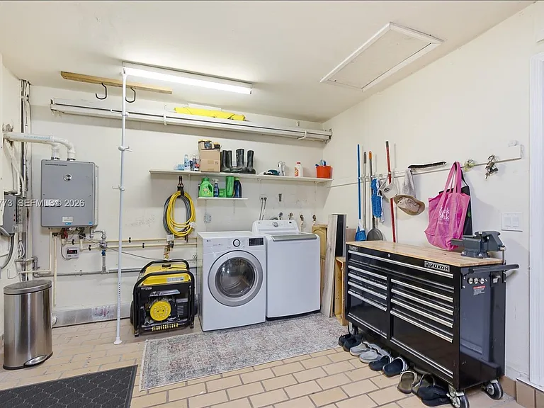 15845 SW 87th Ave — Photo 41