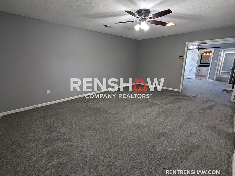 8161 Effingham Dr — Photo 16