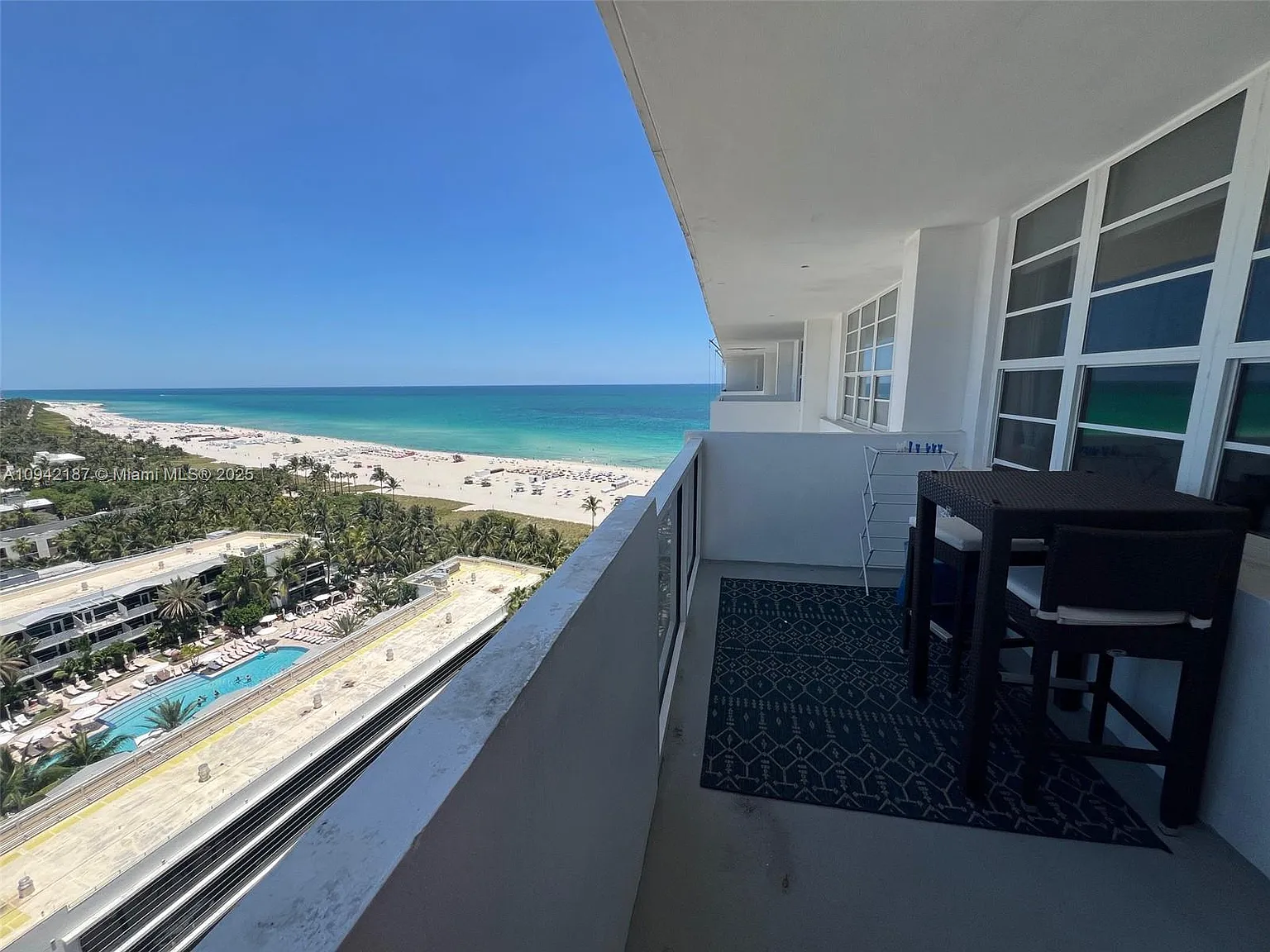 The Decoplage Condo — Photo 3