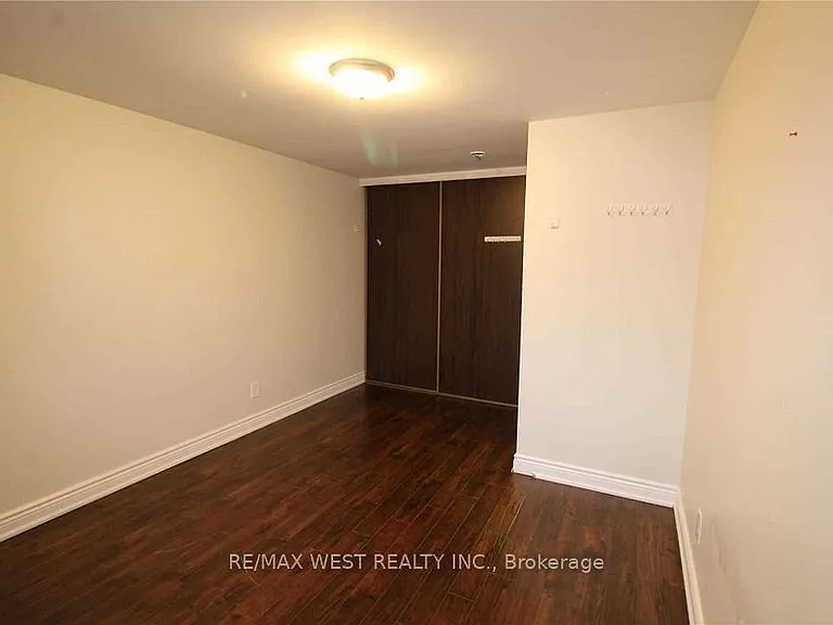 11 Tindale Rd #UPPER — Photo 12