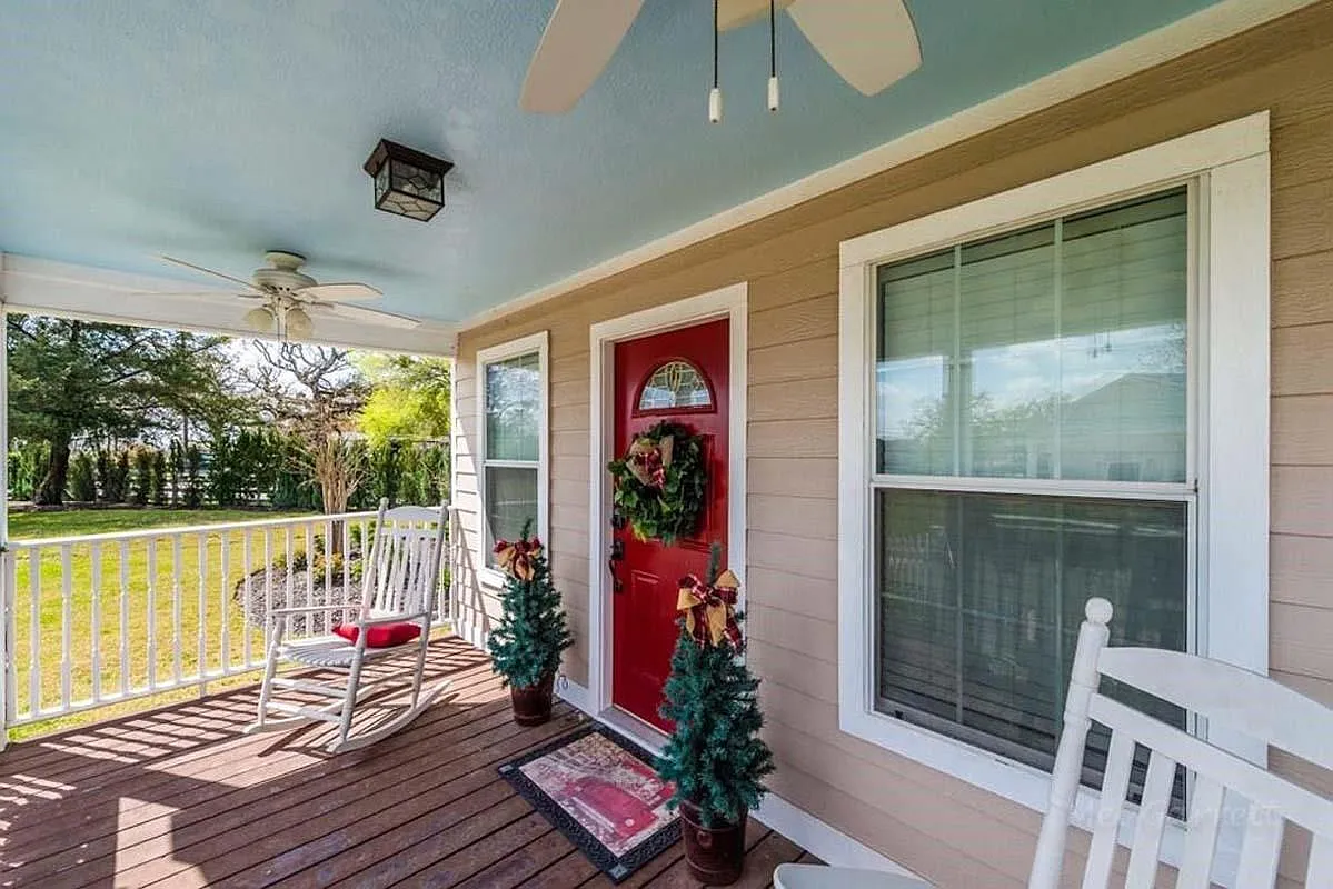 1 bed, 1.0 bath, 384 sqft, $1,000 — Photo 1