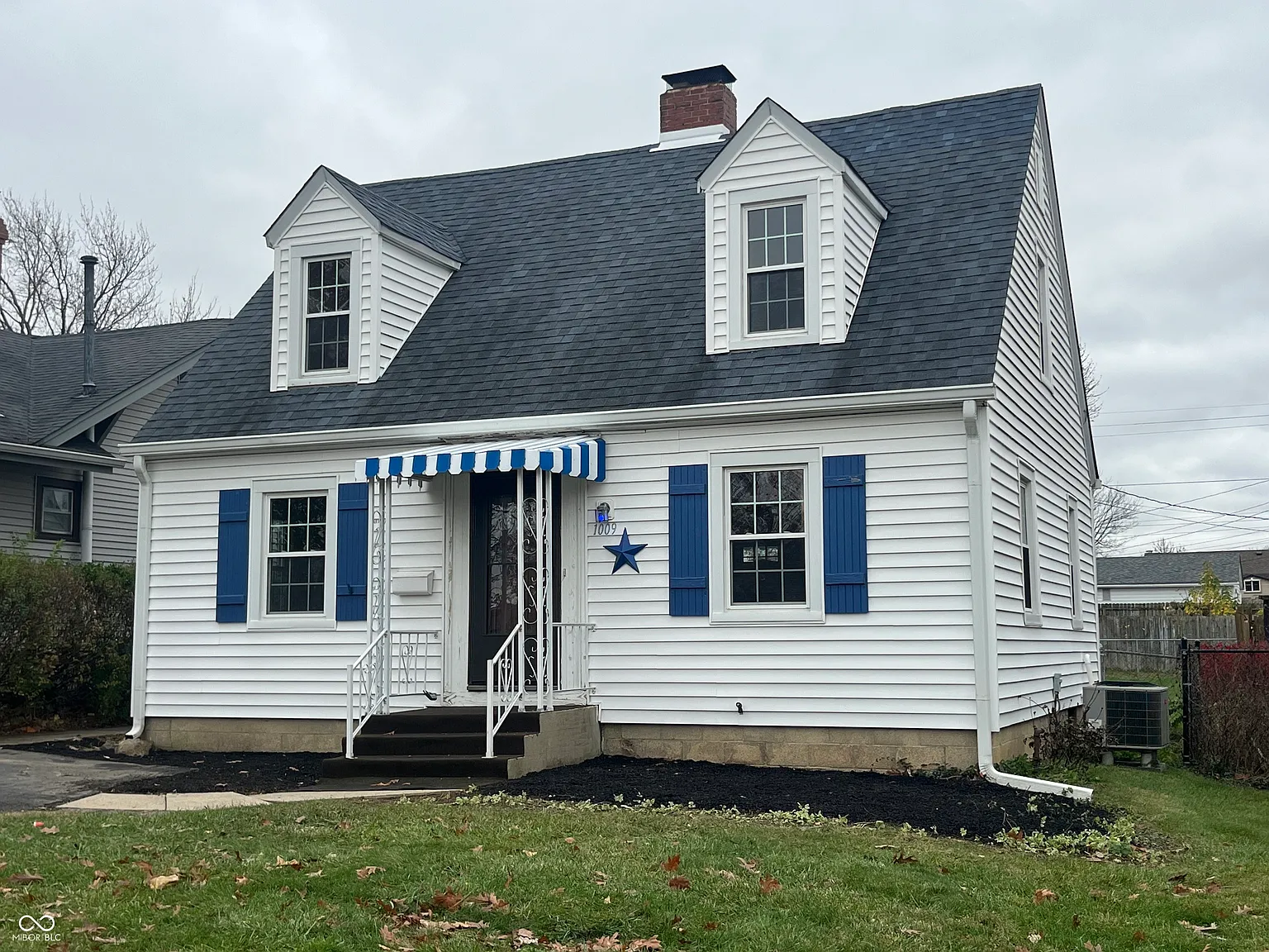 1009 Main St photo 1