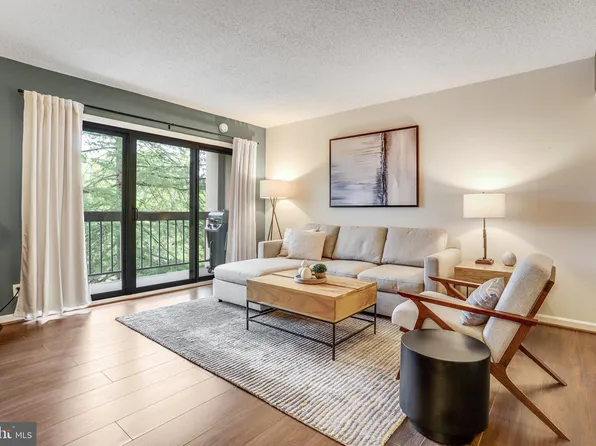 803 N Howard St APT 443, Alexandria, VA 22304