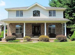 4 Quail Ridge Dr, Pittsfield, IL 62363