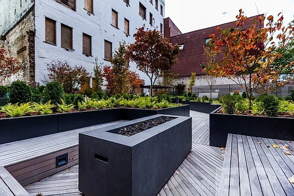 Rented by EXR | media 4